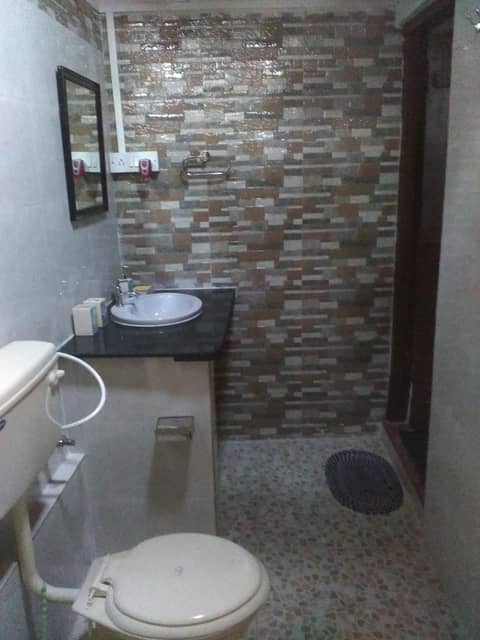 Villa Khatun Guesthouse - Peaceful Boutique Guesthouse near Fontainhas in Panjim — bathroom