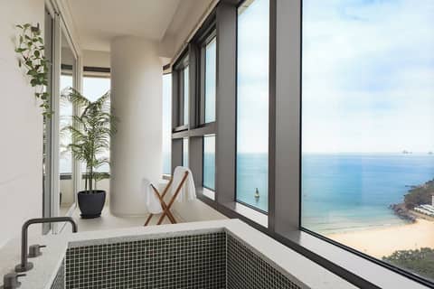 Le Collective Haeundae Paragraf — bathroom