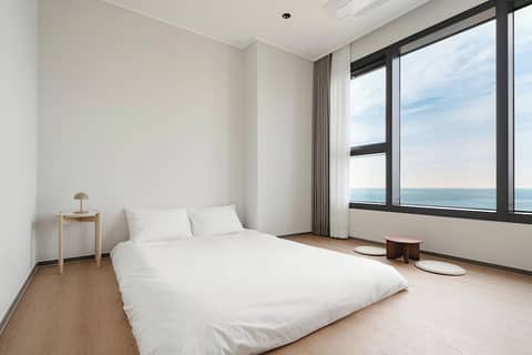 Le Collective Haeundae Paragraf — hotel room
