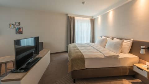 Holiday Inn - Hamburg - Berliner Tor by IHG — hotel room