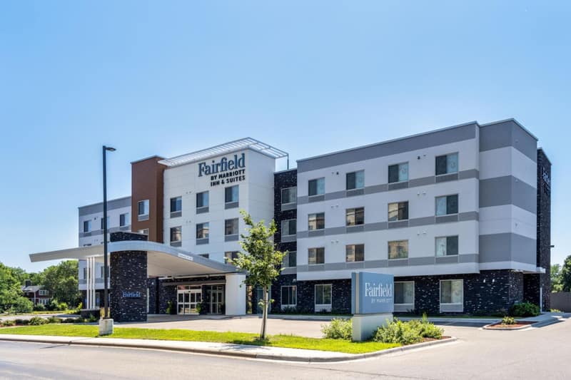 Fairfield Inn & Suites Minneapolis North — building