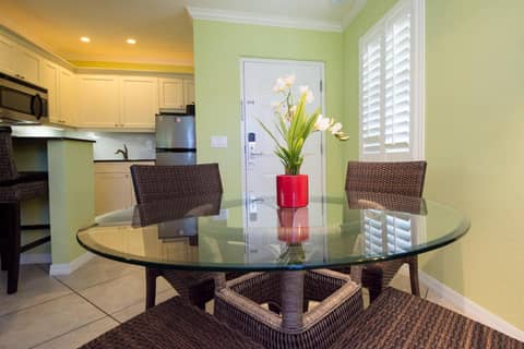 Tropical Beach Resorts - Sarasota — dining