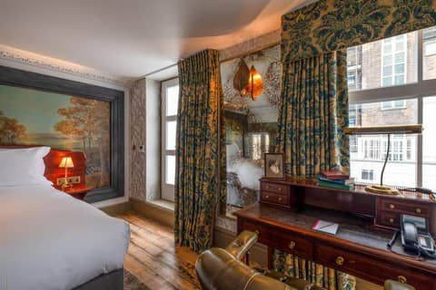 Home House Studio — hotel room