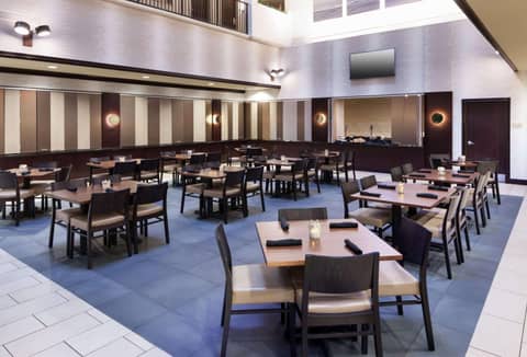 Embassy Suites by Hilton Tampa Brandon — photo 3