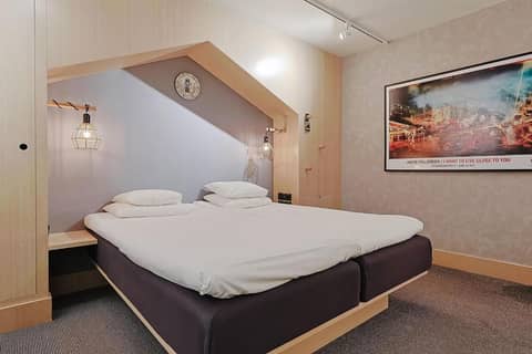 Hotel With Urban Deli — photo 4