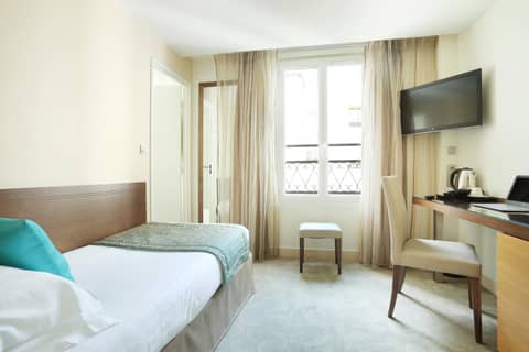 Le Grand Hôtel de Normandie — hotel room