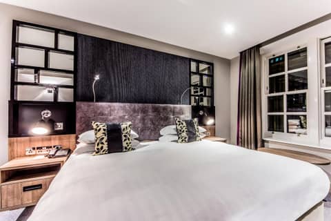 Courthouse Hotel London — hotel room
