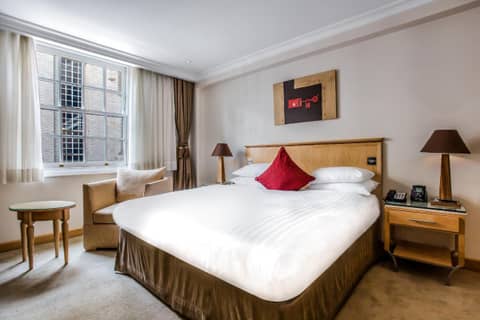 Courthouse Hotel London — hotel room