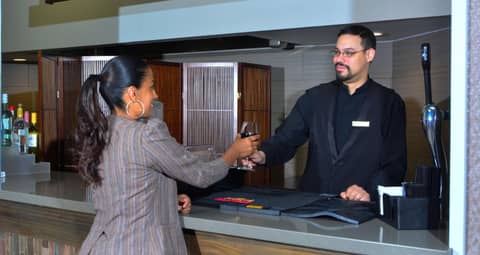 Embassy Suites by Hilton Denver Central Park — recepcion & lobby