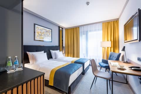 Grand Ascot Hotel — hotel room