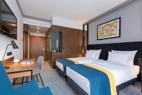 Grand Ascot Hotel — hotel room