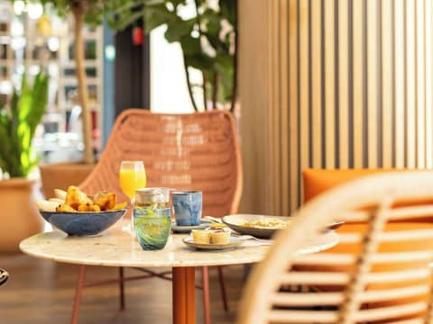 Ibis Marseille Centre Euromed — dining