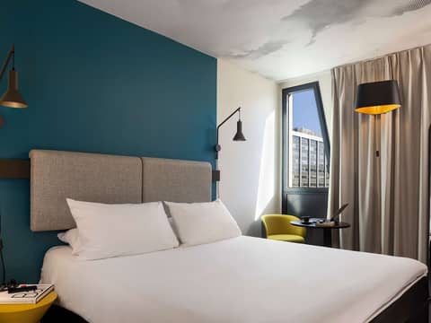 Ibis Marseille Centre Euromed — hotel room