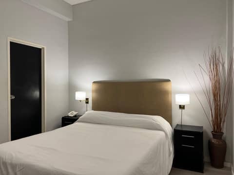 Hotel La Perla — hotel room