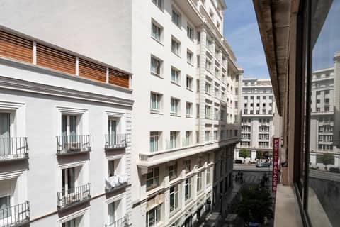 Petit Palace Cliper-Gran Vía — building