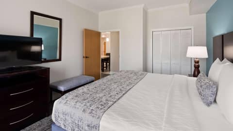 Best Western Plus Ambassador Suites — photo 3
