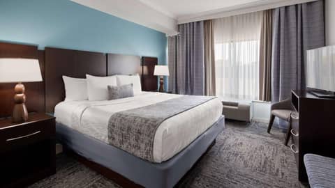 Best Western Plus Ambassador Suites — photo 8