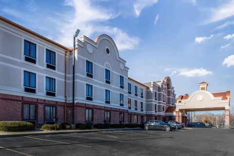 Comfort Inn & Suites Airport-American Way — photo 4