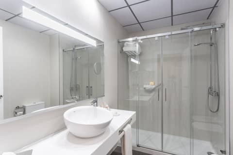 Monte Carmelo — bathroom