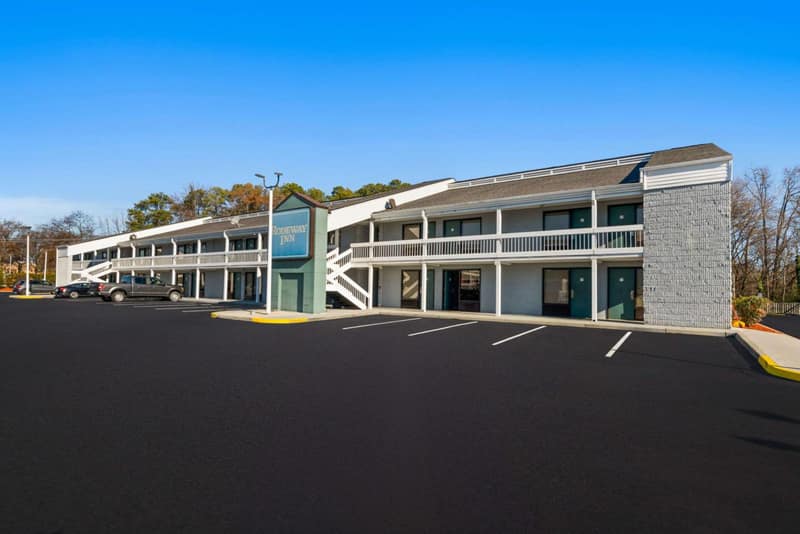 Rodeway Inn Richmond West End — building