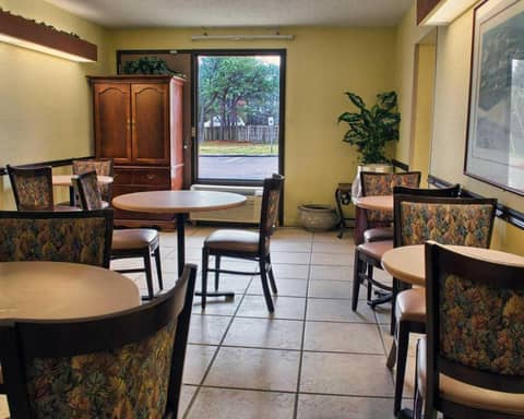 Rodeway Inn Richmond West End — photo 2