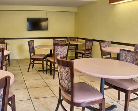 Rodeway Inn Richmond West End — photo 3