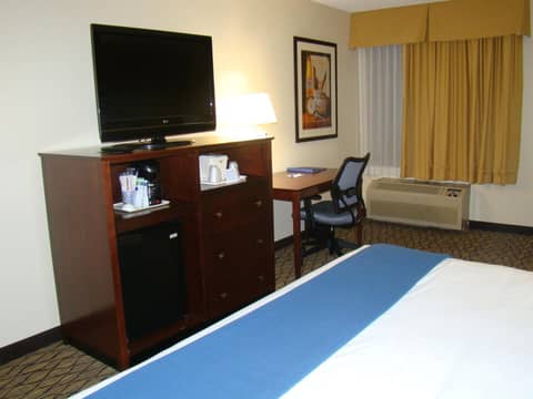 Holiday Inn Express Scottsdale North by IHG — hotel room