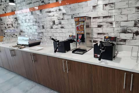 La Quinta Inn & Suites by Wyndham Austin South — photo 3