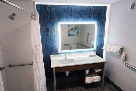 La Quinta Inn & Suites by Wyndham Austin South — photo 4