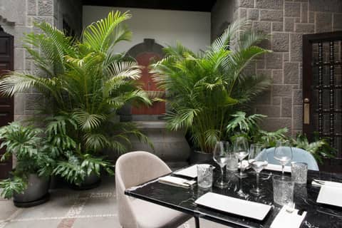 Suites 1478 — dining