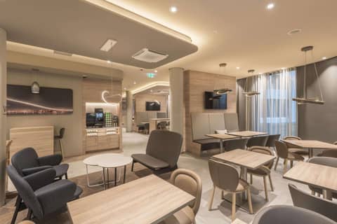 Hampton By Hilton Frankfurt Airport — photo 4
