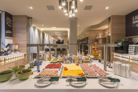 Hampton By Hilton Frankfurt Airport — photo 6