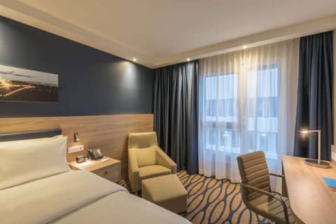 Hampton By Hilton Frankfurt Airport — photo 9