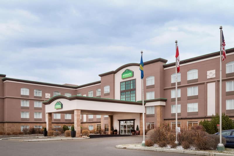 Wingate by Wyndham Calgary South — photo 1
