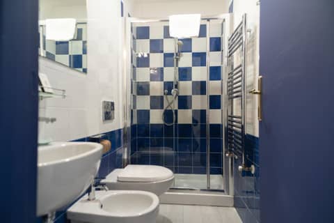 La Residenza di Michelangelo — bathroom