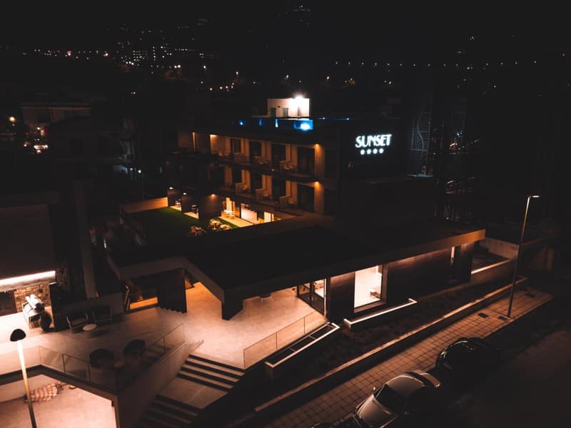 Sunset Hotel — building
