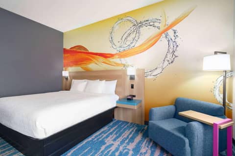 La Quinta Inn & Suites by Wyndham San Antonio Seaworld LAFB — photo 3