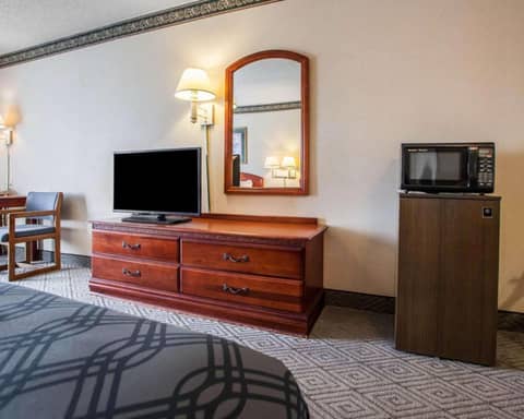 Rodeway Inn & Suites Milwaukee Airport — photo 2