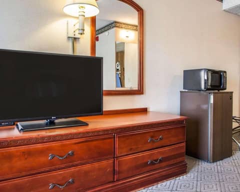 Rodeway Inn & Suites Milwaukee Airport — photo 3