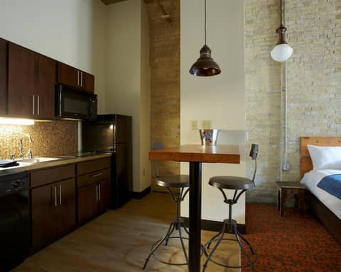 Brewhouse Inn and Suites — photo 2
