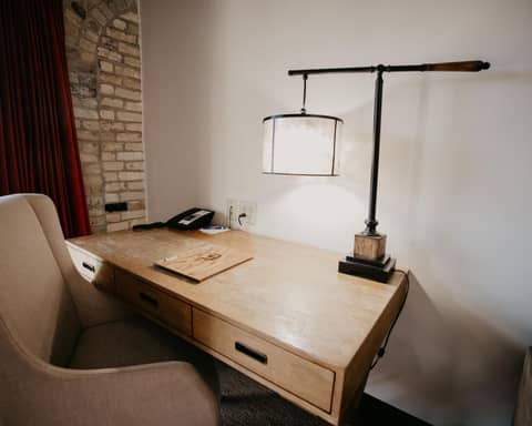 Brewhouse Inn and Suites — photo 5