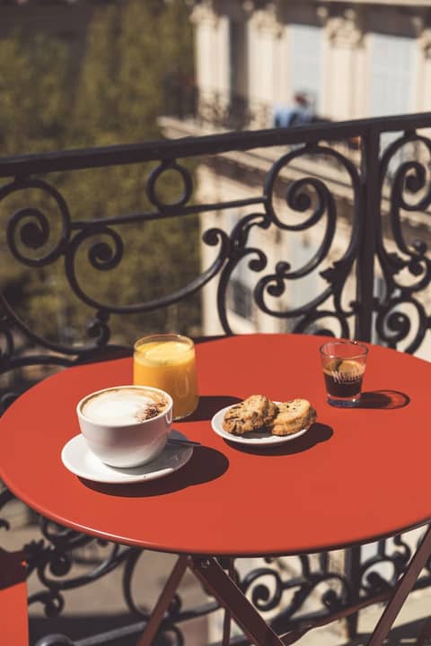 Hôtel Amista Marseille (ancien Hôtel Saint-Louis Vieux Port) — balance & terrace