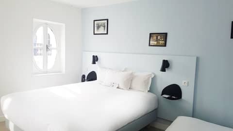 Hôtel Amista Marseille (ancien Hôtel Saint-Louis Vieux Port) — hotel room