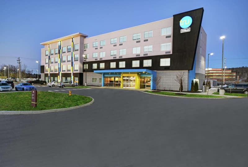 Tru By Hilton Portland Airport Area Me — building