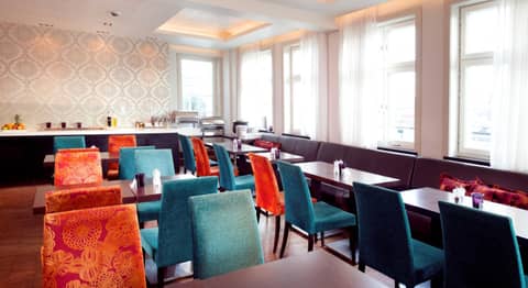 Home Hotel Folketeateret — dining