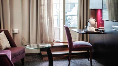Home Hotel Folketeateret — hotel room