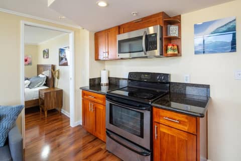 2 Bedroom Corner Suite & Tropical Views — kitchen