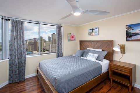 2 Bedroom Corner Suite & Tropical Views — hotel room