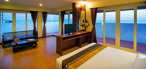 Royal Heritage Pavillion — hotel room