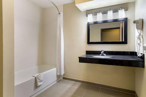 Comfort Inn & Suites Kansas City - Northeast — photo 2